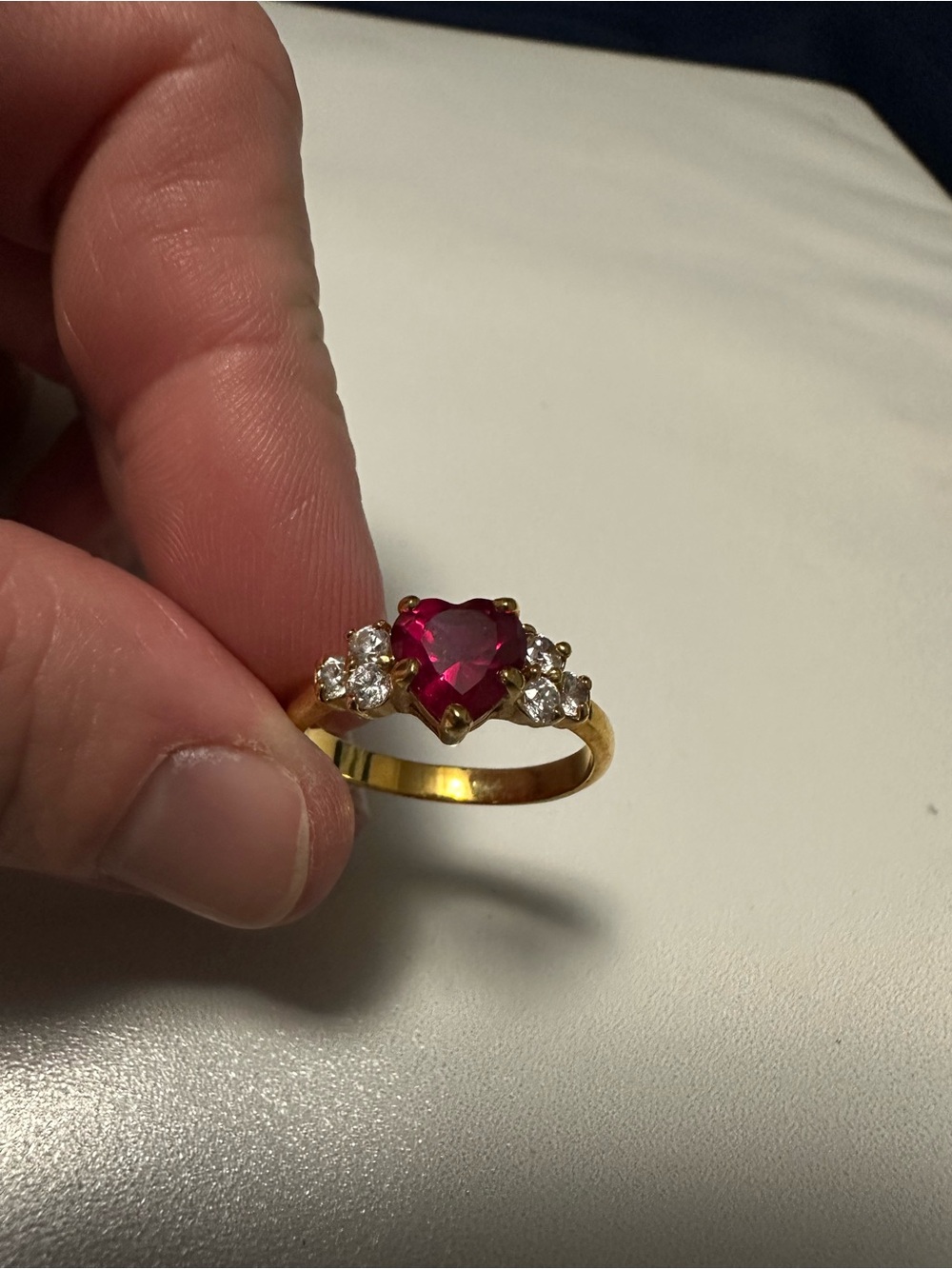 Gold Heart Ruby-Red Ring - Picture 4 of 4